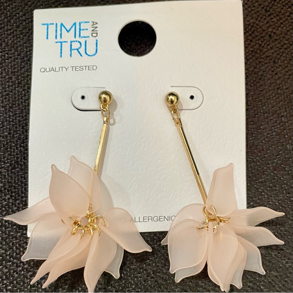 Time and Tru Dusty Pink and Golden Floral Drop Earrings